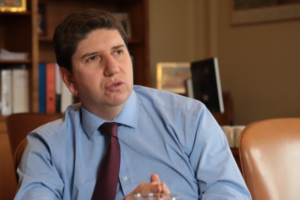 El gobierno retrocede y anula polémico decreto que reducía presupuesto para gobernadores regionales