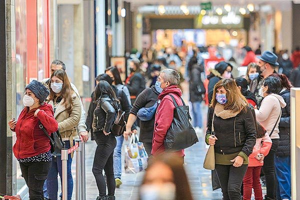 Proyecciones de crecimiento para este año mejoran por octavo mes consecutivo, pero continúan las rebajas para 2022 y 2023