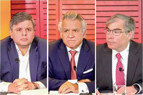 El CEO de Banco Itaú Chile, Gabriel Moura; el director del banco, Fernando Aguad; y el gerente legal, Cristián Toro.