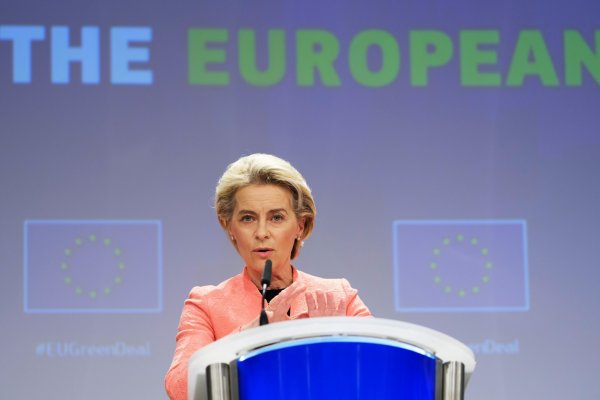 Ursula von der Leyen, presidenta de la Comisión Europea (CE), en la presentación de la propuesta para que la Unión Europea (UE) alcance la neutralidad climática en 2050. Foto: Bloomberg