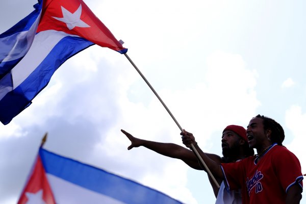 Cuba quita aranceles y límites a la importación privada de comida y medicinas