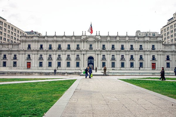 Fitch: “Sin importar quién gane la presidencia, habrá presiones continuas para gastos sociales adicionales”