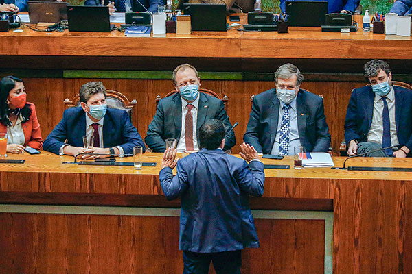 El ministro del Trabajo, Patricio Melero, tomó contacto a fines de la semana pasada con legisladores de la comisión de Hacienda del Senado. En las conversaciones también participa su par de Hacienda, Rodrigo Cerda. Foto: Agencia Uno