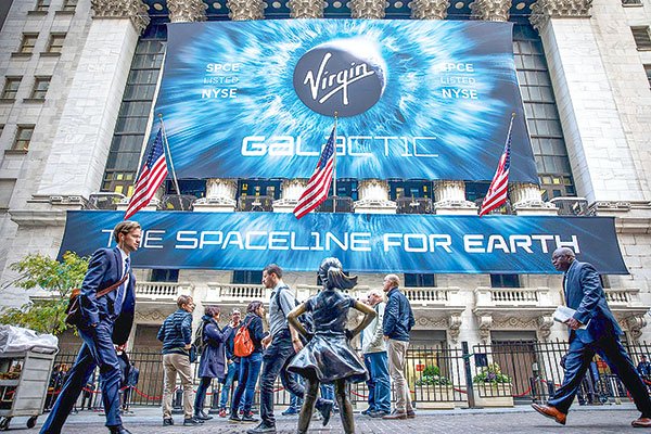 Acción de Virgin Galactic cae tras el viaje de Blue Origin y abre el debate de las acciones aeroespaciales