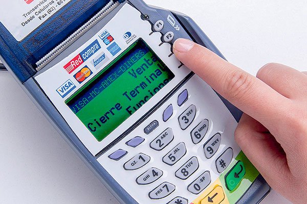 Banco Santander presiona a cambios al modelo de negocios de Transbank ante el TDLC