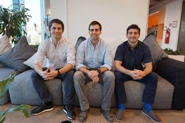 José Francisco Méndez (COO), Arturo Prado (CEO) y Matías Vial (CTO) de PayFlow.