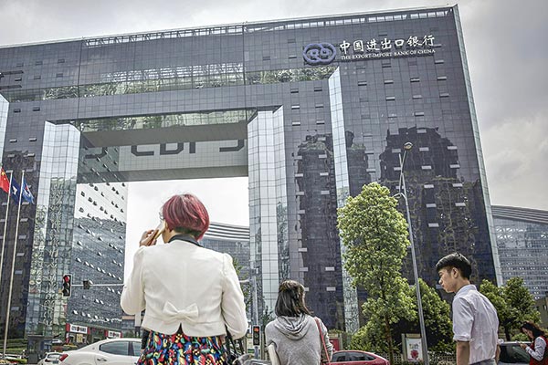 CMF da luz verde para que el poderoso China Exim Bank abra su primera oficina en Chile