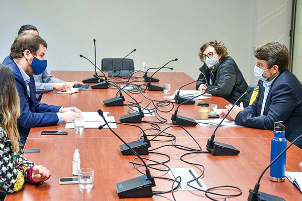 Orrego aborda con director del Servicio Nacional de Migraciones planes para extranjeros en la capital