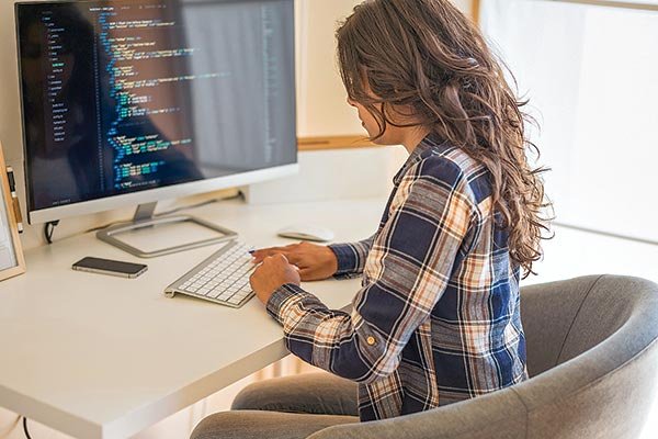 <p>Me atreví a ser programador: los testimonios de quienes apostaron por la informática para reinsertarse al mercado laboral</p>
