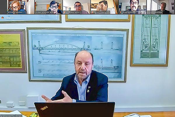 Ministro Alfredo Moreno exponiendo en la comisión de Recursos Hídricos.