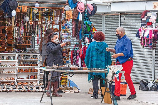 Arica, Tarapacá y Antofagasta lideran el crecimiento de trabajos informales, mientras que a nivel nacional la tasa se estanca