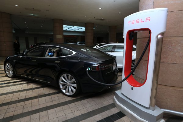 Biden hace un desaire a Tesla y la excluye de evento de promoción de autos eléctricos