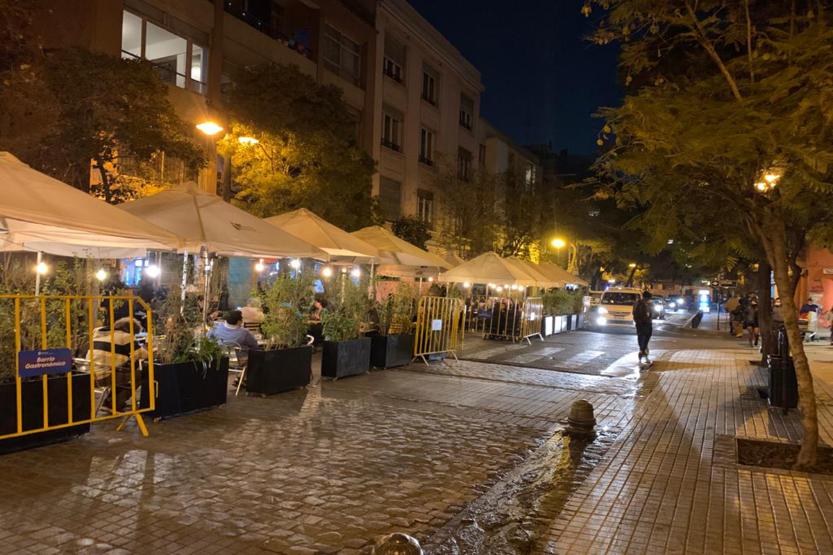 <p> ¿Irse o quedarse? El dilema que enfrentan los locatarios del barrio Lastarria</p>
