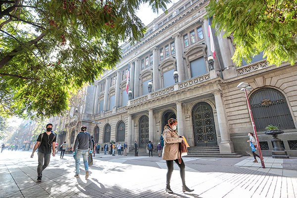 Juicio de Banco de Chile en España: se despliega la defensa de la compañía y Fundación Allende rebate