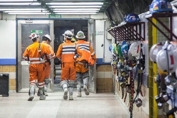 <p>Dos sindicatos de Andina rechazan oferta de Codelco y se acercan a la huelga</p>