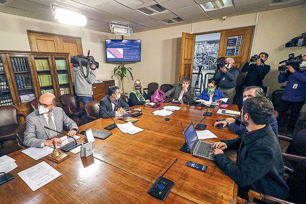 Diputados autores de las siete propuestas de retiros expusieron ayer los fundamentos de cada proyecto. Foto: Agencia Uno