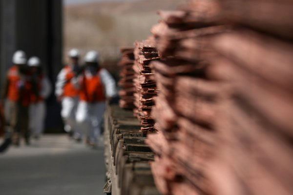 Minera Escondida y sindicato ratifican acuerdo: nuevo contrato contempla bonos por $ 21 millones más préstamo blando