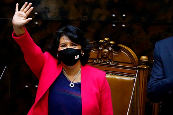Provoste lanza programa: plan de reconstrucción de US$ 6 mil millones y que una entidad pública administre los fondos de pensiones