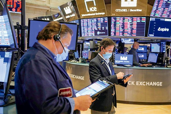 Caída de ventas minoristas en Estados Unidos arrastran a Wall Street