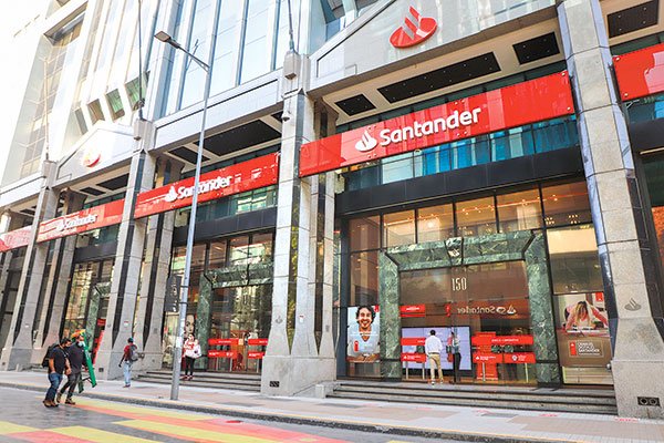 Bancos dicen adiós al Covid-19: reportan alza de hasta 150% en sus utilidades en julio