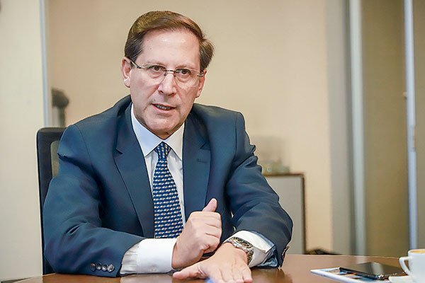 Fuerte sequía lleva a minera de los Luksic a recortar guía de producción