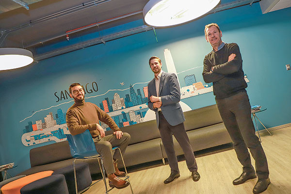 El economista de la Comisión Nacional de Productividad, Ignacio Donoso; el secretario ejecutivo, Rodrigo Krell; y el presidente, Raphael Bergoeing. Foto: Julio Castro