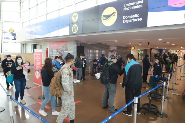 Cómo ha sido la logística anti Covid en el aeropuerto internacional de Santiago