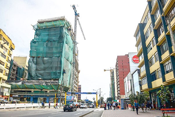 Economía de Perú crece a un ritmo récord de 42% en el segundo trimestre