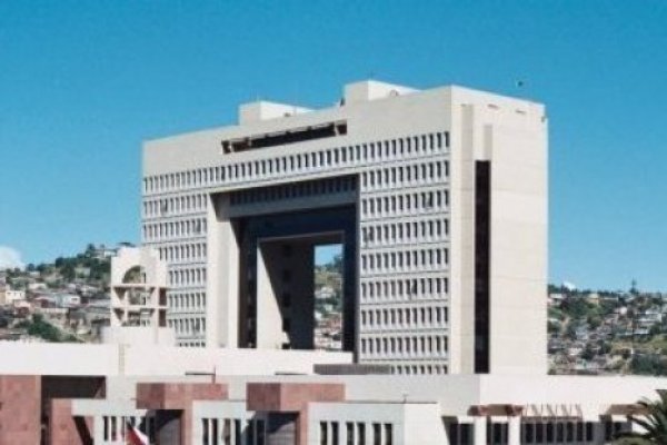 Sólo en la Región Metropolitana los principales pactos llevan 18 candidatos al Senado