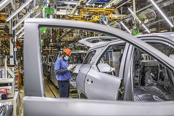 Escasez de chips golpea en bolsa a la industria automotriz: acciones caen hasta 12%