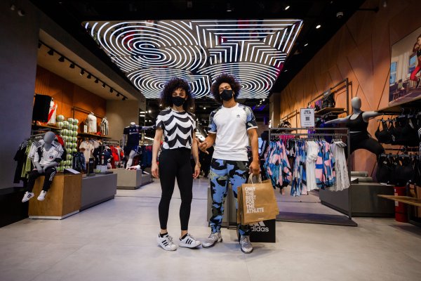 La nueva tienda está ubicada en el piso 4 del Mall Costanera Center. Foto: Adidas