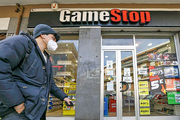 GameStop apunta a cerrar su mejor mes desde marzo mientras regresa la manía de acciones "memes"