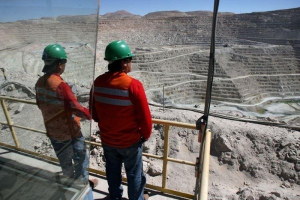 Trabajadores de mina Cerro Colorado rechazan oferta de BHP y se abre el camino a huelga