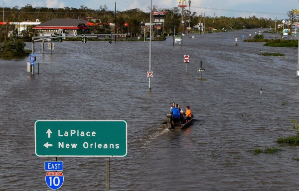 Autopista 51 se inundó después de que el huracán Ida azotara LaPlace, Louisiana. Foto Reuters.