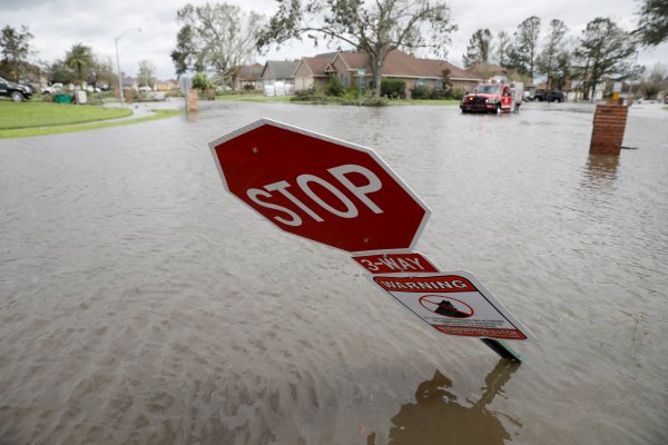 Una calle totalmente inundada en Louisiana, en Laplace. Foto Reuters.