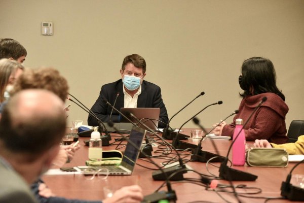 Claudio Orrego realizó ayer el primer Consejo Asesor de Acción Climática.