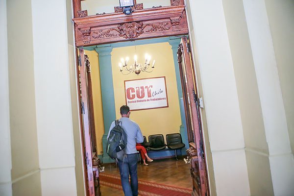 La dura crítica de la CUT al Gobierno por el listado de empresas donde se impide el derecho a huelga