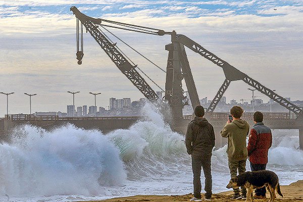 Las marejadas han afectado al borde costero de la Región de Valparaíso. Foto: Agencia Uno