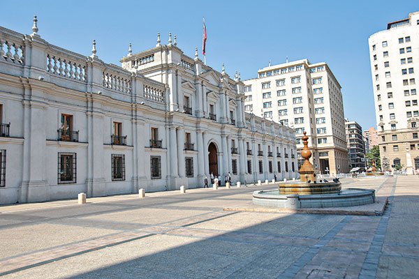 Gobierno busca poner límite a despidos de cargos de segunda línea por razones políticas
