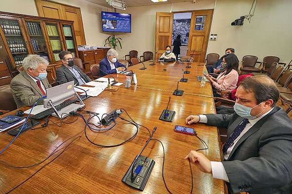 Feriado irrenunciable del 17 de septiembre: comisión de Trabajo aprueba la propuesta y proyecto pasa a la Sala