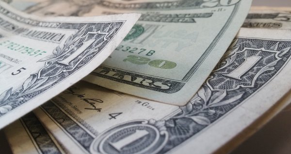 Seis claves para entender el boom de las cuentas corrientes en dólares