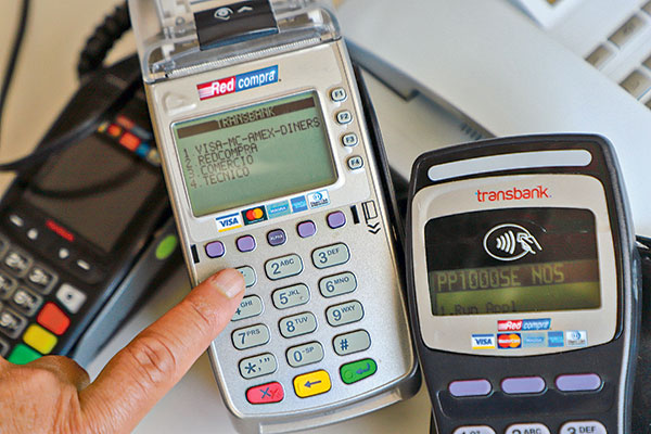 Dirección del Trabajo cita a Transbank y a su sindicato para destrabar la huelga