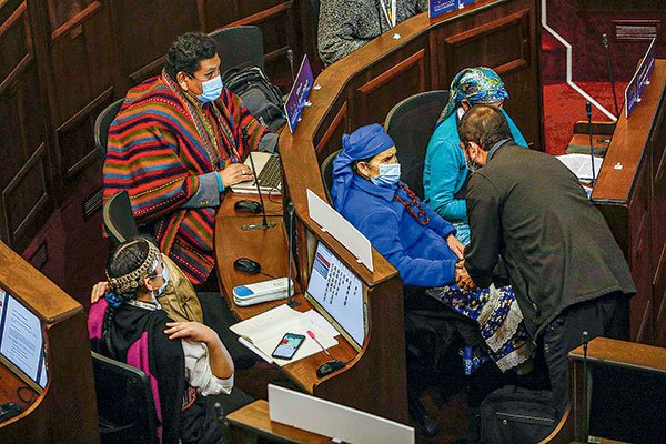 Aprobación de normas por 2/3 vuelve a tensionar la Convención y obliga a postergar votaciones