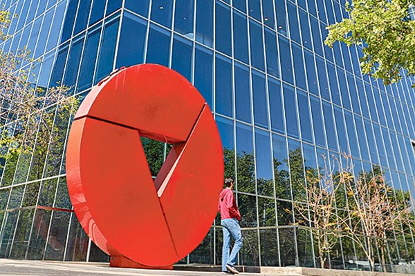 Bono de CorpGroup Banking sigue golpeado tras reorganización en Estados Unidos