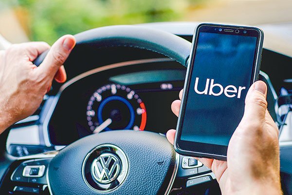 Cabify y Uber vuelven a la carga: se defienden de las acusaciones de los taxistas en la Suprema