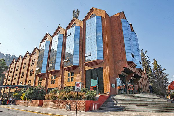 La estación está ligada al empresario Andrónico Luksic.