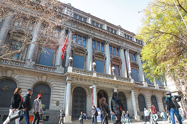 Bancos reportan crecimiento de sus ganancias de dos dígitos al término de agosto