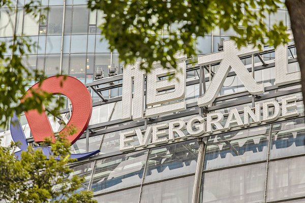 Cónyuge de fundador de Evergrande invierte US$3 millones para calmar a inversionistas