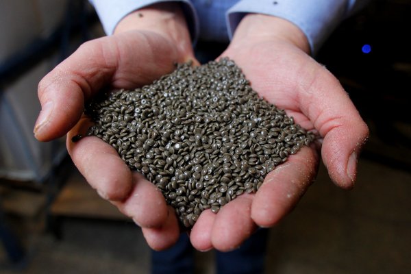 Industria del Plástico busca reemplazar la resina plástica virgen por material reciclado