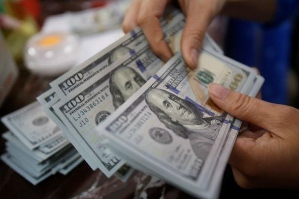 Otra vez el dólar trata de superar la barrera de los $ 790 influido por los efectos de Evergrande a nivel internacional